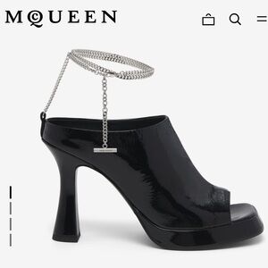 NWT Alexander McQueen Black leather Heeled Sandals with chain new